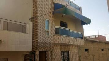 Mặt tiền nơi lưu trú