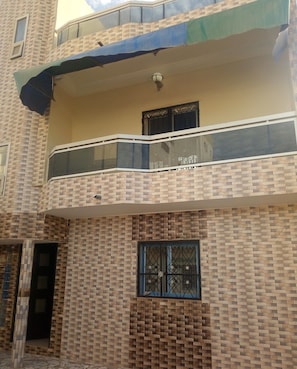 Front of property - Residence Fatou Ndiaye (St. Louis)