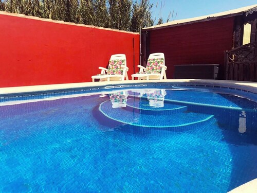 La kasuka, Detached villa with pool. Wifi