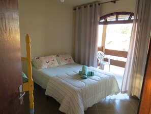 Economy Suite, Multiple Beds | Free WiFi, bed sheets - Pousada Santa Fé (Penha)