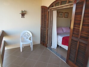 Suite Confort, varias camas | Balcón