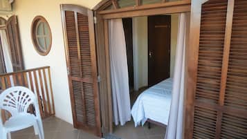 Suíte econômica, várias camas | Sacada