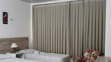 Quarto triplo, vista parcial para o oceano (Plus) | Frigobar, escrivaninha, cortinas blackout, ferros/tábuas de passar roupa