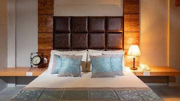 Superior Room | Desk, laptop workspace, rollaway beds, free WiFi