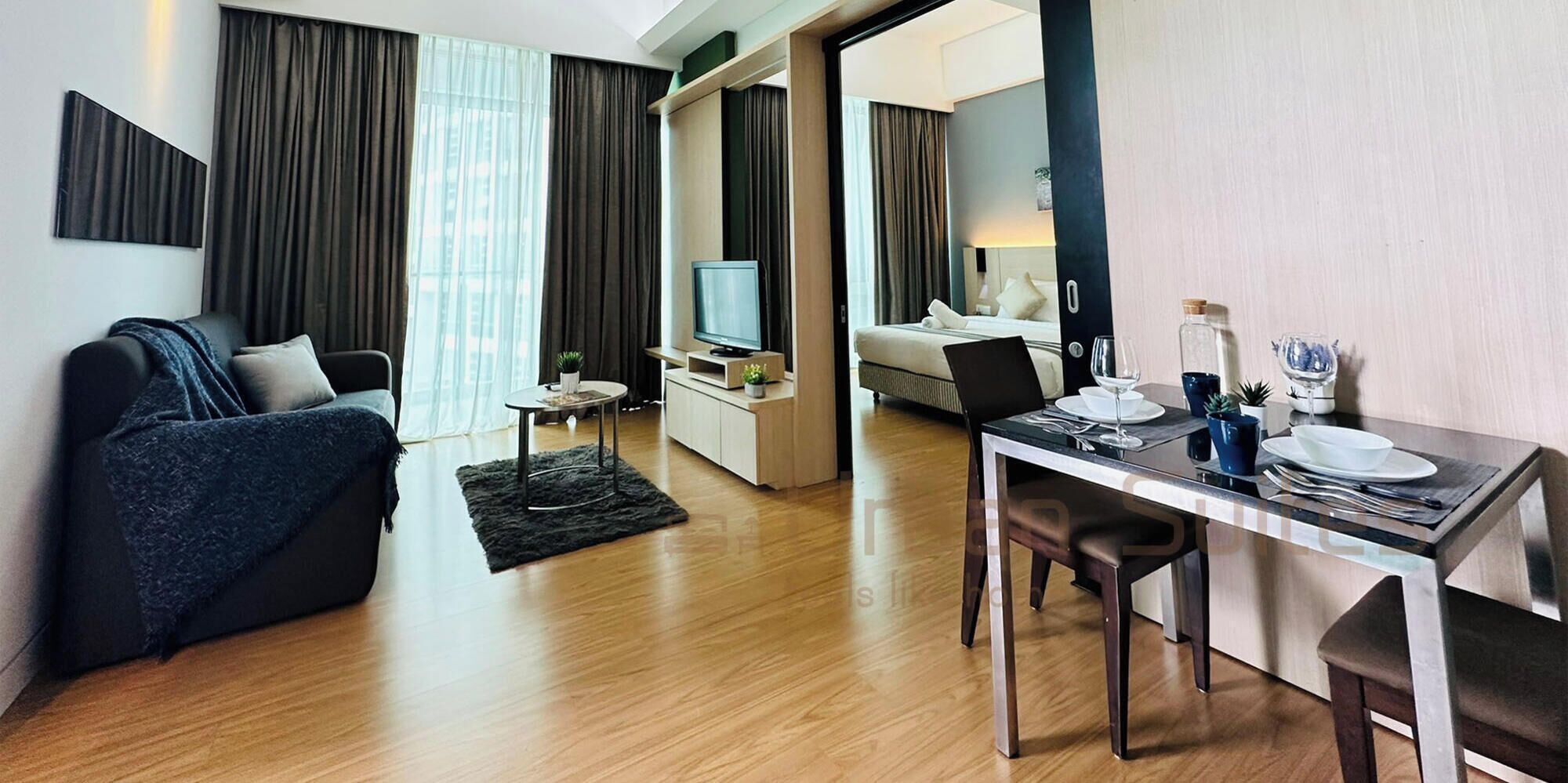 1 Bed Room Balcony Suite | Living area