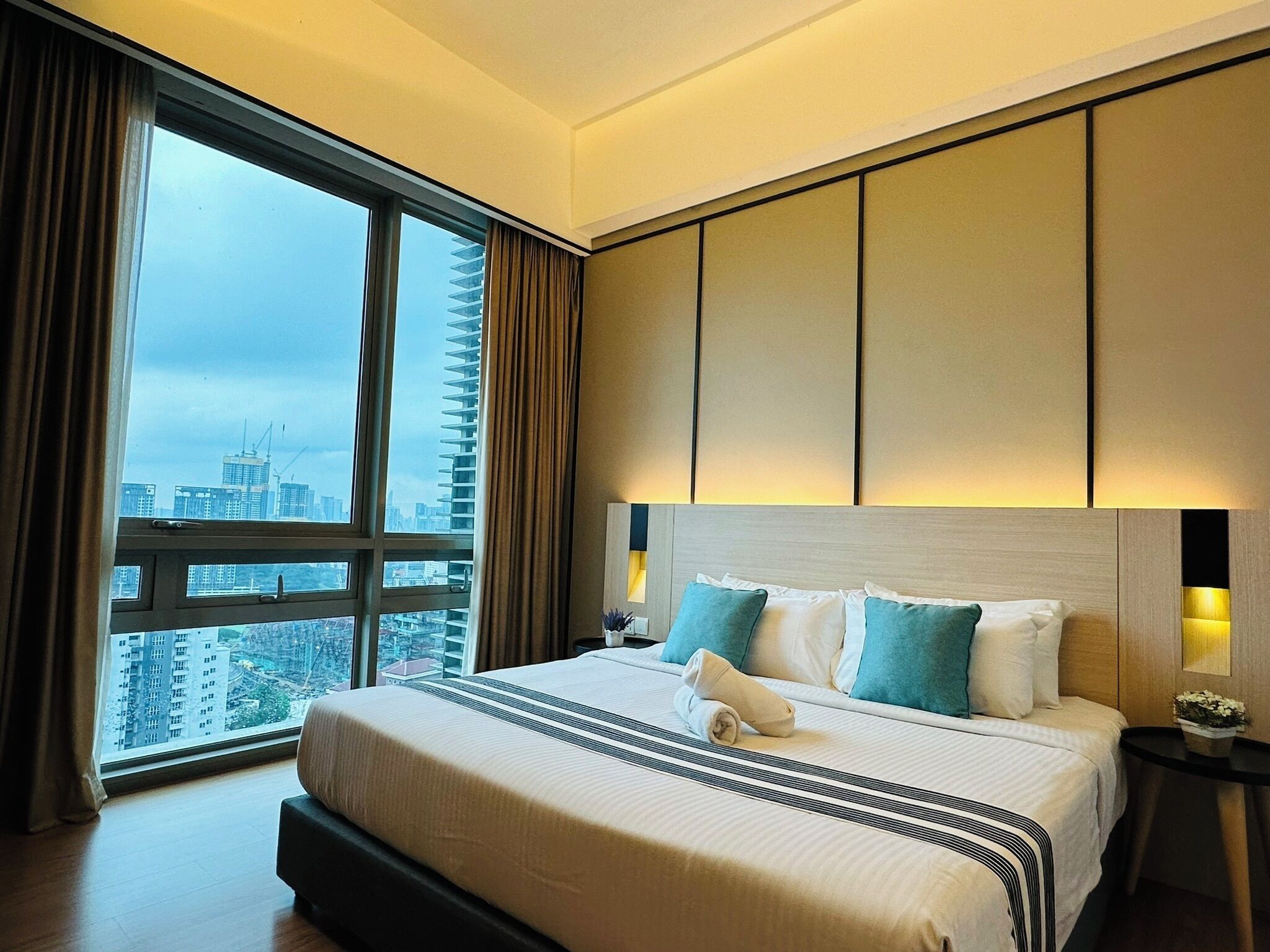 Iron/ironing board, free WiFi, bed sheets