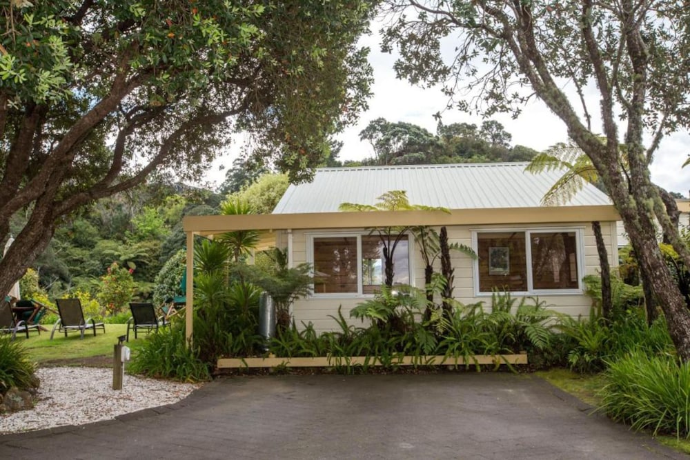 Tatahi Lodge Beach Resort, Hahei by null