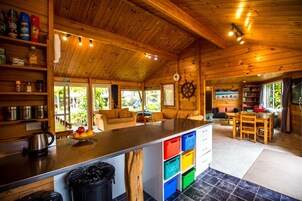 大冰箱、微波炉、烤箱、炉灶