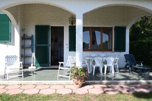 تناول الطعام بالخارج