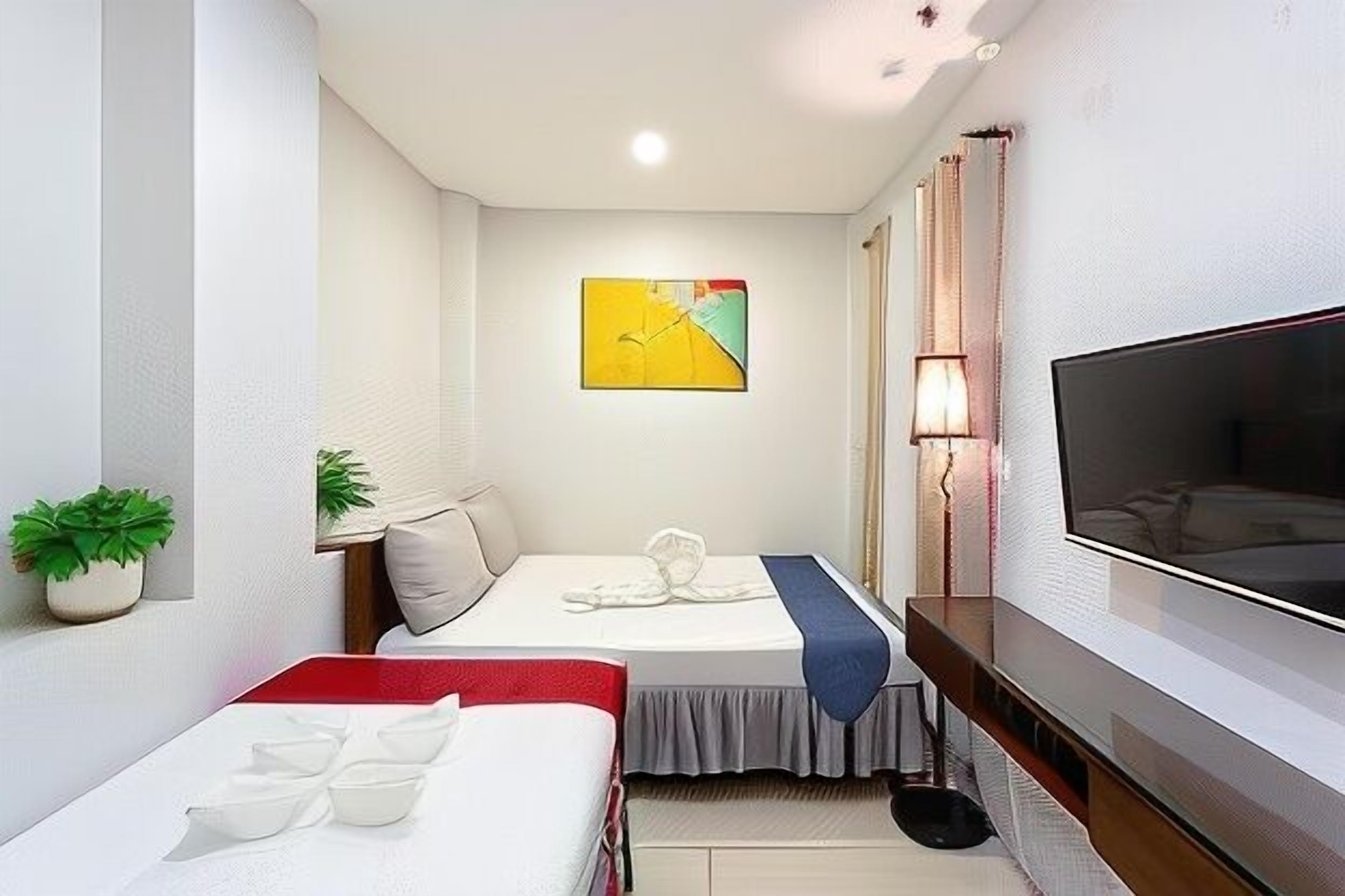 Desk, free WiFi, bed sheets