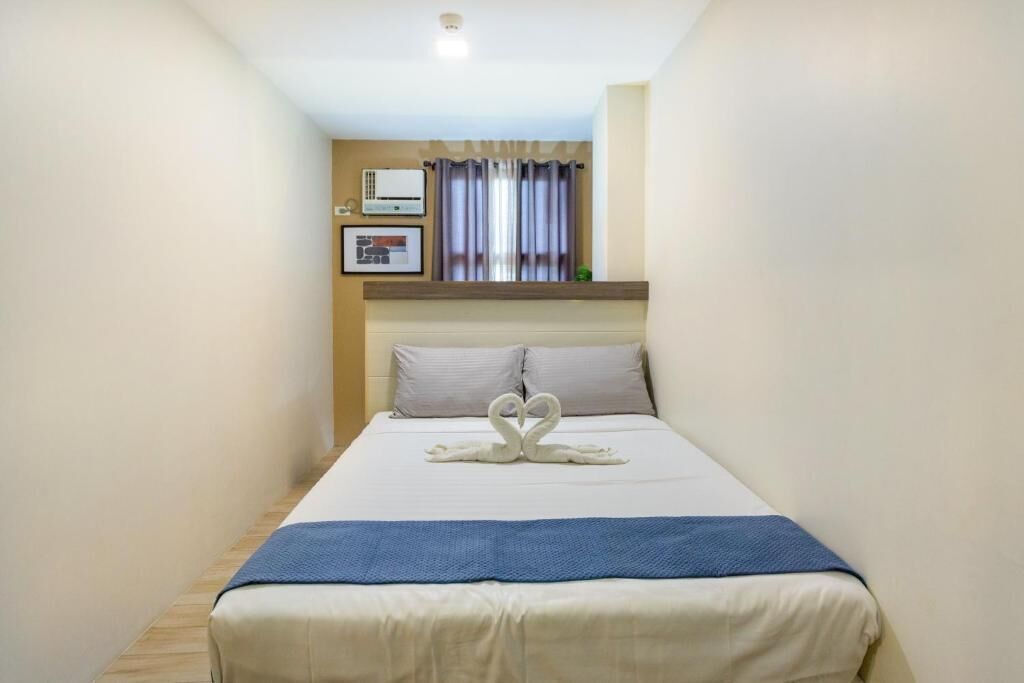 Blackout drapes, WiFi (free), bed sheets