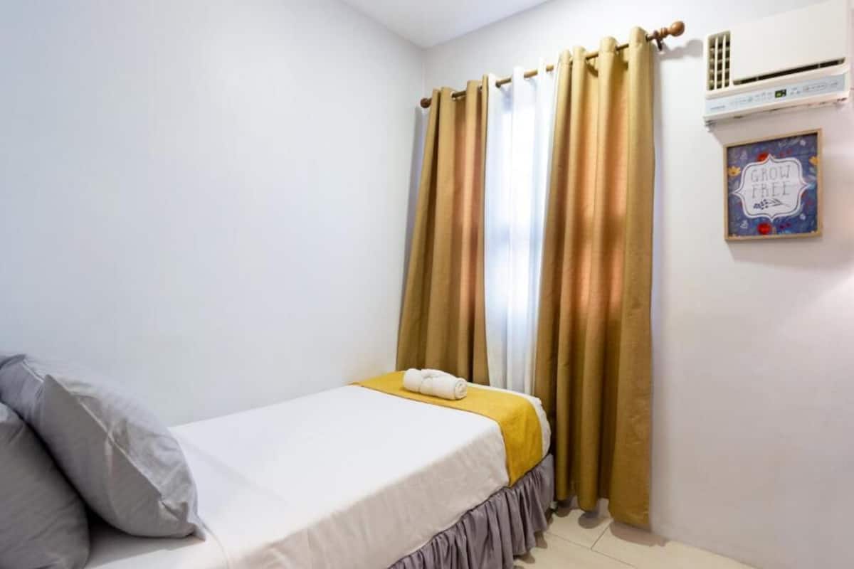 Standard Single Room | Blackout drapes, WiFi (free), bed sheets