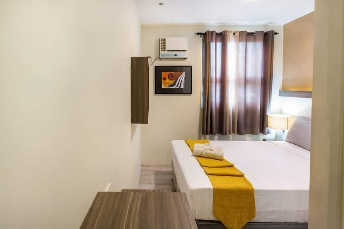 Blackout drapes, WiFi (free), bed sheets