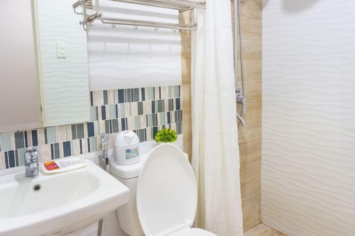Bathroom | Shower, slippers, bidet, towels