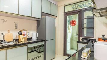 Deluxe-Apartment, 3 Schlafzimmer | Eigene Küche | Großer Kühlschrank, Herdplatte, Wasserkocher