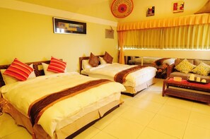Standard Quadruple Room, 2 Double Beds | Bathroom | Shower, free toiletries, hair dryer, slippers - Be My House (Magong)