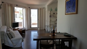 Fernseher, Stereoanlage
