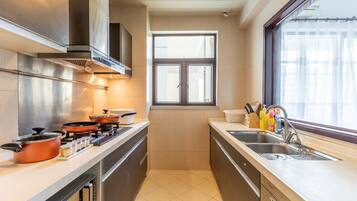 Apartment, 3 Schlafzimmer | Eigene Kochnische | Kühlschrank, Herdplatte, Wasserkocher