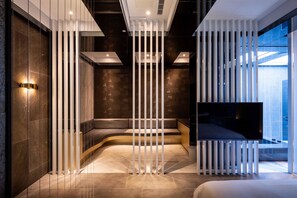 Gallery Double Room (Consecutive nights need to check in again) | Living area | Flat-screen TV - Birdman Motel (Taichung)