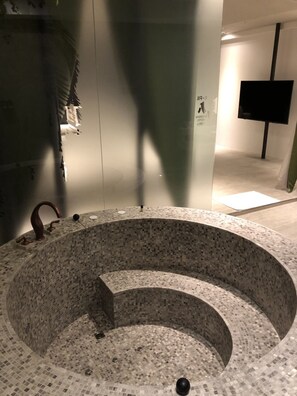 Quarto casal galeria | Banheira de hidromassagem particular