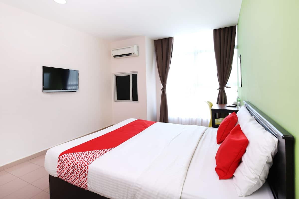 Deluxe Double Room | Desk, laptop workspace, free WiFi, bed sheets