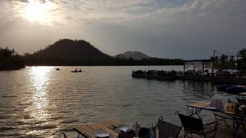 Daily buffet breakfast (THB 300 per person)