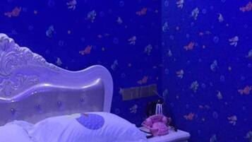 Escritorio, cortinas blackout y wifi gratis