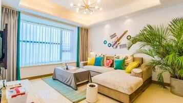 Apartment, 3 Schlafzimmer | Wohnbereich | Flachbildfernseher
