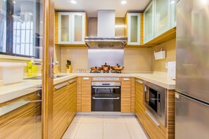 Apartment, 3 Bedrooms | Private kitchen