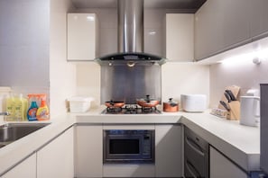 Apartment, 2 Bedrooms | Private kitchen | Fridge, stovetop, electric kettle