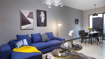 Apartment, 2 Schlafzimmer | Wohnbereich | Flachbildfernseher