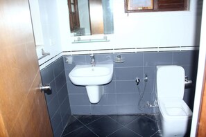 Bathroom - Yoho Wellington Holiday Home (Kandy)