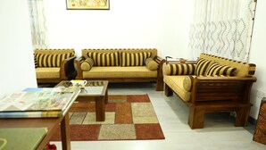 Living room - Yoho Wellington Holiday Home (Kandy)