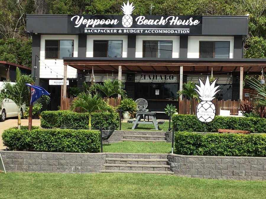 Vista frontal de la propiedad