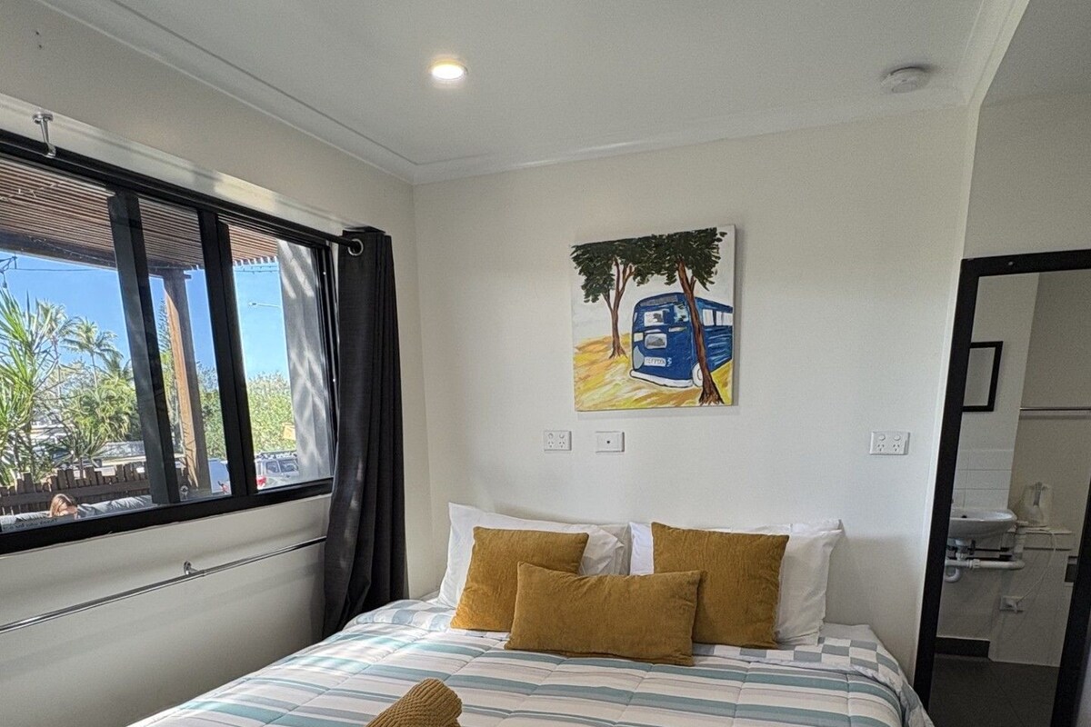 Basic Triple Room, Partial Ocean View | Memory foam beds, blackout drapes, soundproofing, WiFi (free)