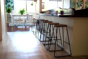 Fridge, microwave, coffee/tea maker - Yeppoon Beachhouse - Hostel (Yeppoon)