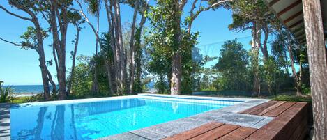 Deluxe Studio Suite, 1 King Bed, Beach View | Private pool