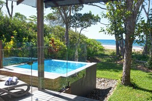 Deluxe Studio Suite, 1 King Bed, Beach View | Private pool