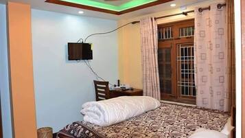 Double Room, 1 King Bed, Hill View | Free WiFi