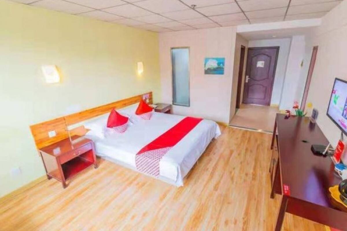 Quarto casal elite, para não fumantes | Escrivaninha, cortinas blackout, Wi-Fi de cortesia