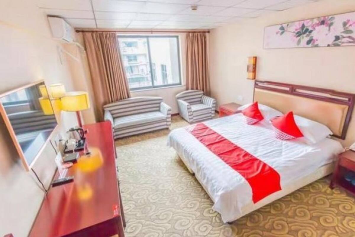 Quarto casal luxo, para não fumantes | Escrivaninha, cortinas blackout, Wi-Fi de cortesia