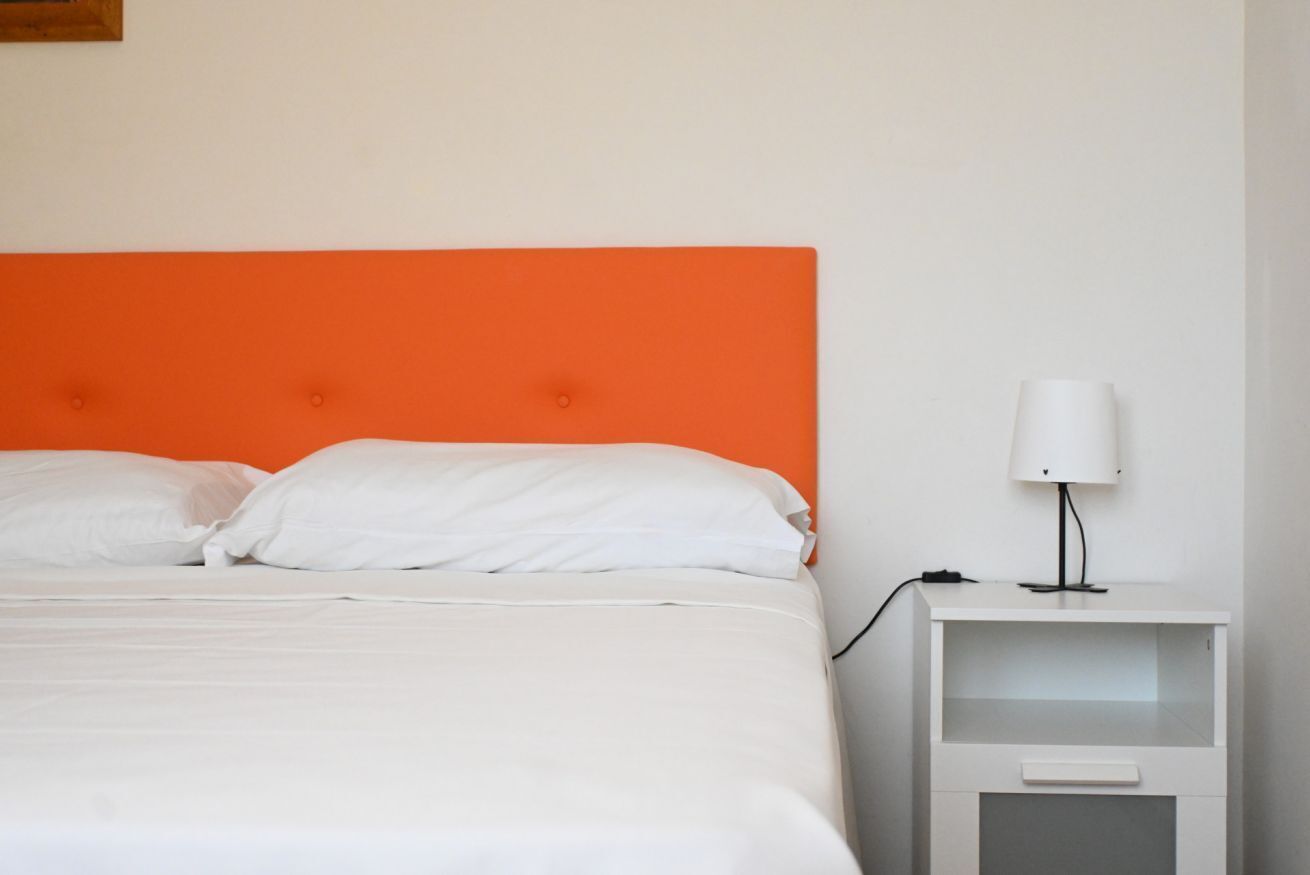 1 bedroom, bed sheets