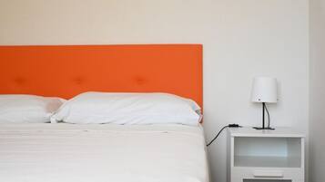 1 bedroom, bed sheets