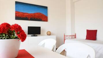 1 bedroom, bed sheets