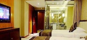 A hotel room with a bed, a television on the wall, and a mirror. - Lin'an Jingang Hotel Business Branch (Hangzhou)