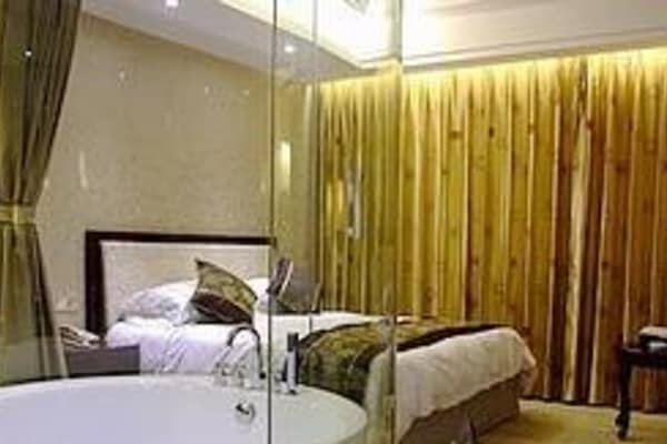 Romantic Double Room, Non Smoking | Desk, blackout drapes, WiFi (free)