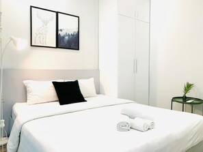 Minibar, desk, soundproofing, rollaway beds - Moonlight House & Apartment Nha Trang (Nha Trang)