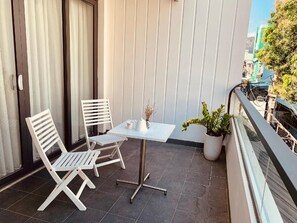 Apartamento luxo, 2 quartos, sacada | Vista para o jardim