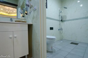 Bathroom - Xianfeng B&B (Hualien City)