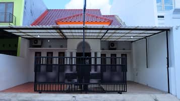 Mặt tiền nơi lưu trú